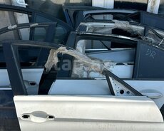 BMW F30 qabaq sağ qapısı