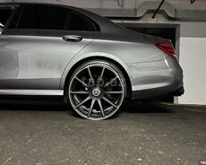 Mercedes təkəri R20