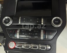 Mustang monitoru